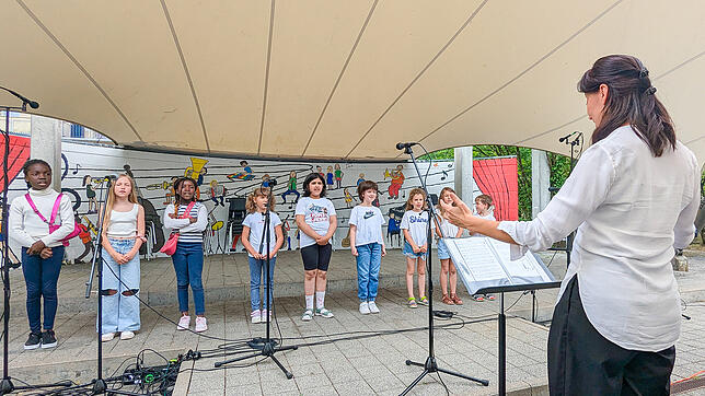 Unter der Leitung von Giorgiana Pelliccia zeigt der Kinderchor sein Können und bezieht bei seinem Auftritt das Publikum in einen ...