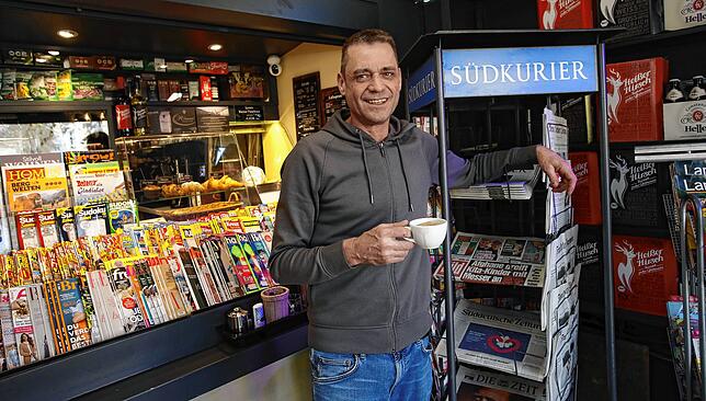 „Die Verpackungssteuer ist ein Aufwand, den ich nicht mache“, sagt er und erklärt: „Ich habe keine Pappbecher mehr, sondern nur noch ...