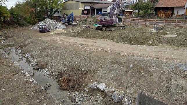 Die Bauarbeiten für elf Wohnhäuser am Allensbacher Mühlbach sorgen bei einigen Anwohnern für Bedenken. Die Behörden beteuern, dass die ...