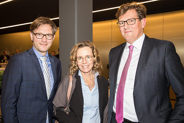 Stefan Lutz , SÜDKURIER-Chefredakteur, Katharina Ache-Hirschmann (Lebenspartnerin von IHK-Präsident Conrady), und Carsten Manz, ...
