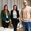 Zwischen Wahlurnen und -kabinen: Das Wahlteam der Singener Stadtverwaltung aus (von links) Katharina Terholsen, Wahlleiterin Vanessa ...