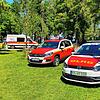 Einsatzort Strandbad Dingelsdorf: Die Fahrzeuge der DLRG und der Feuerwehr weisen auf die großangelegte Suche nach dem Sechsjährigen hin.