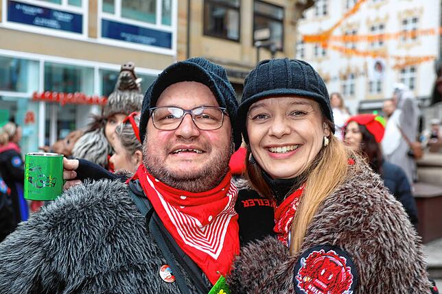 Bild 6: Schmotziger Dunschtig 2024: Die Marktstätte ist komplett in Narrenhand!