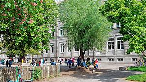 Nicht alle Kinder der vierten Klassen (hier ein Foto vom Hof der Wallgutschule) bekamen einen Platz an ihrem Wunschgymnasium: 13 ...
