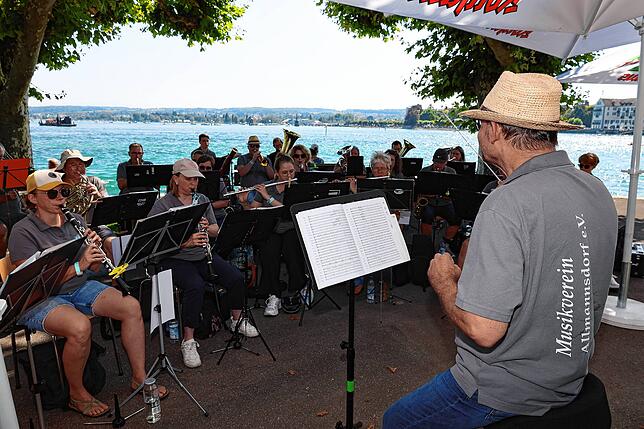 Bild 28: Konstanzer Seenachtfest: Jetzt geht‘s los! Die ersten Besucher sind da
