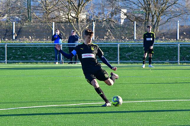 Talent: Robin Kalem aus Lottstetten gastierte mit der U18 von Grasshopper Zürich beim Wintercup des SV Herten und feierte mit seinem ...