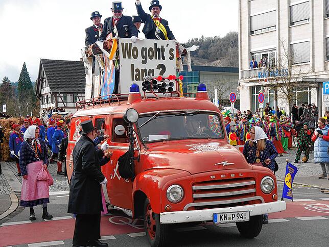 Bild 16: Jetzt haben die Poppele das Sagen: Die besten Bilder vom Rathaussturm in Singen