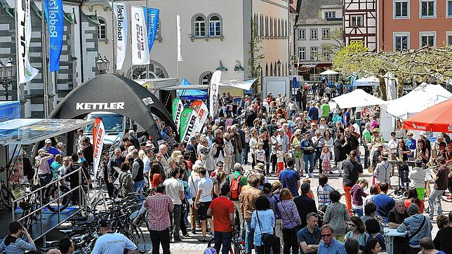 Am Sonntag, 14. April, findet beim verkaufsoffenen Sonntag wieder eine große E-Bike-Messe auf dem Radolfzeller Marktplatz mit vielen ...