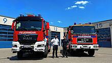 Kreisbrandmeister Alexander Amann (links) und Felix Engesser, Kommandant der Feuerwehr Friedrichshafen und ab 1. April neuer erster ...
