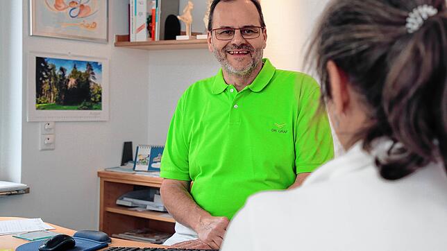 Der Gottmadinger Allgemeinmediziner Christoph Graf im Gespräch. Er warnt davor, dass die Grundversorgung mit Ärzten wegbreche. Und er ...