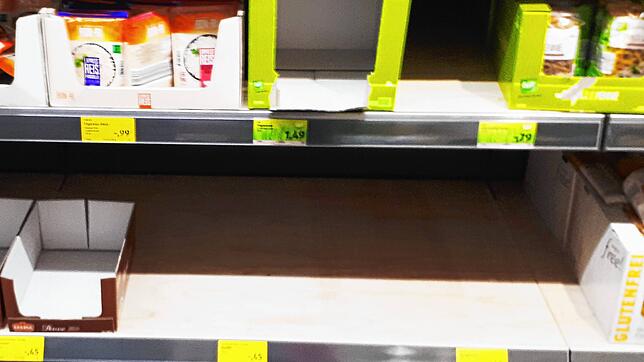 Spagetti und andere Pasta sind bei einem Discounter schon am Samstagvormittag ausverkauft.