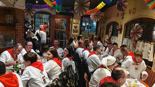 Geselliges Mehlsuppe-Essen in Waldshut.