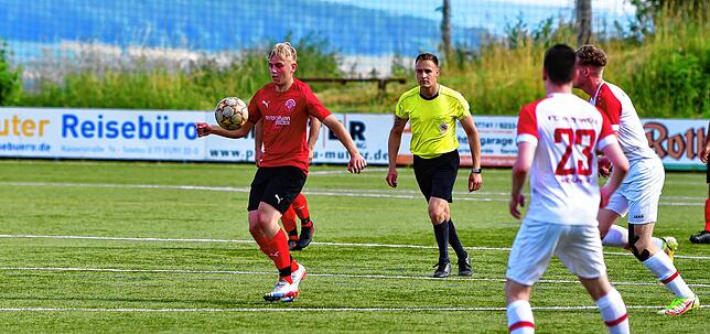 Bild 8: FC Hochrhein unterliegt 3:4 beim FC RW Weilheim &ndash; und wir haben Bilder!