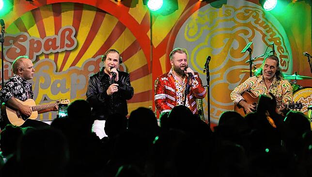 Die Coverband Papis Pumpels tritt am Mittwoch, 12. Juli, auf und verspricht, dem Publikum auf dem Rathausplatz einzuheizen.
