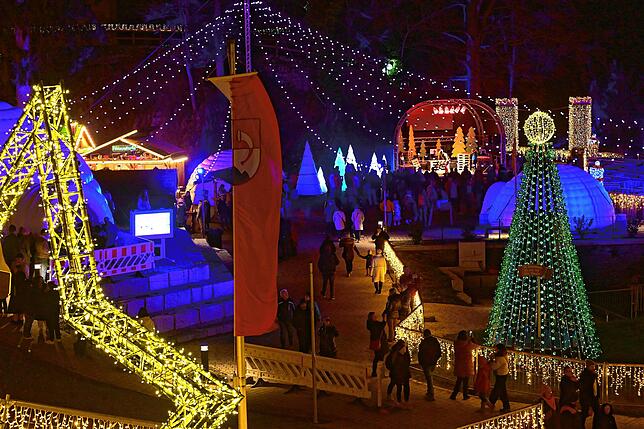 Bild 1: Weihnachtszauber Triberg: Ab jetzt leuchten wieder eine Million Lichter