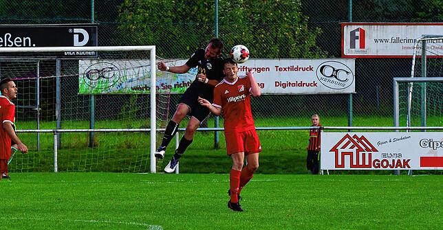 Bild 35: FC Wallbach dreht die Partie und gewinnt mit 3:2 gegen den FC RW Weilheim &ndash; und wir haben die Bilder!