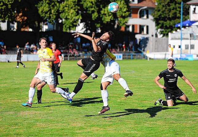 Das Konstanzer Derby bestritten beide Mannschaften mit großem Einsatz.