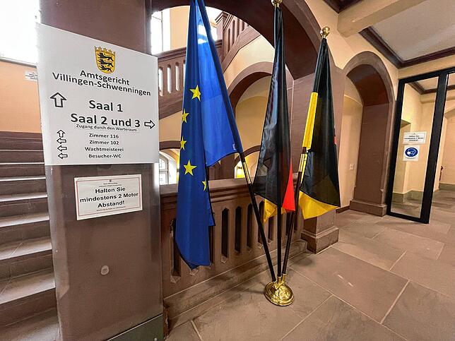 Sie haben mehr Geld abgehoben, als vereinbart war. Deswegen wurden zwei Sexarbeiterinnen im April vor dem Amtsgericht verurteilt. Schwer ...