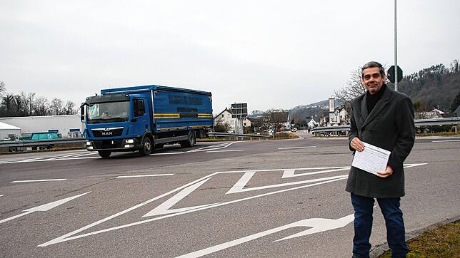 Mirko Maier, Vorsitzender der SPD Unteres Wutachtal, geht es bei der Unterschriftenaktion darum, einen gefühlten Unfallschwerpunkt an ...