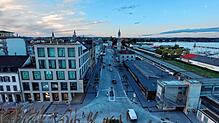 Kurz vor Schluss: In wenigen Wochen ist der Bahnhofplatz fertig umgestaltet. Einige Bürger üben Kritik an der „Betonwüste“. Für diese ...