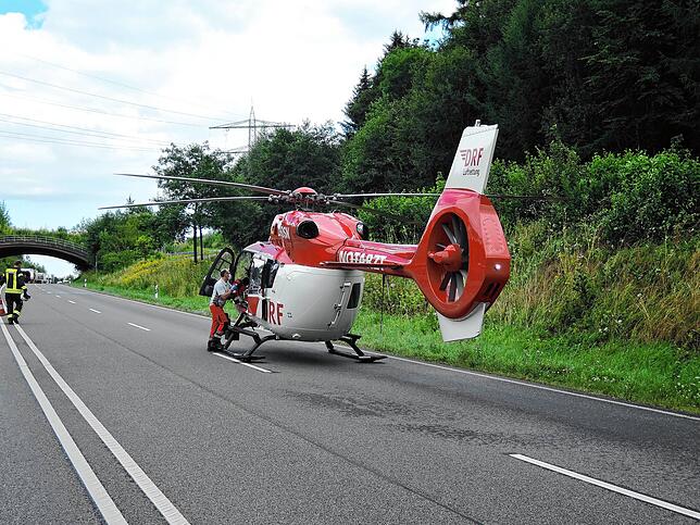 Bei einem der Unfälle im August landete ein Rettungshubschrauber auf der B 31-neu zwischen Stockach-Ost und der ersten Brücke in ...
