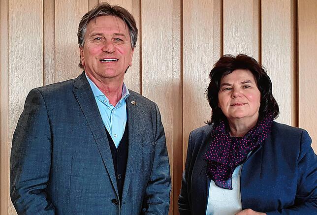 Manfred Lucha und Landeskorrespondentin Ulrike Bäuerlein.