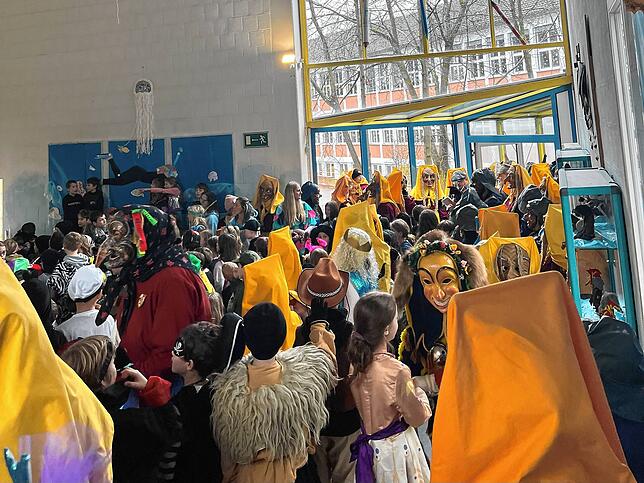 Bild 21: Fischbacher Schule am „Schmotzigen“: Fasnacht in Bildern – Die besten Momentaufnahmen!