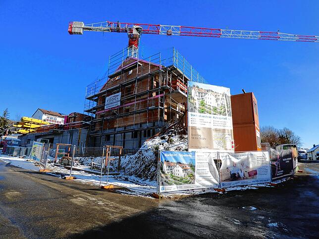 Der Rohbau im Februar 2019. Seinerzeit schien alles noch nach Plan zu laufen. Von den Terrassen und den anderen Anbauten ist noch nichts ...