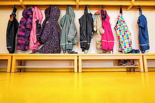 Die Kindergärten sind verlassen – aber das ist falsch, sagt der Konstanzer Kinderarzt Andreas Böckmann. Er fordert: Kitas ...