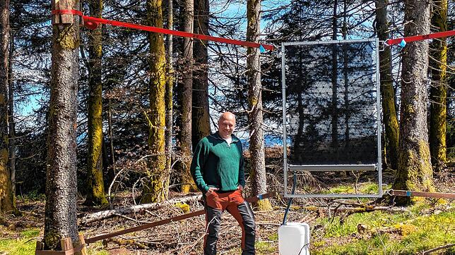Michael Engesser fängt den Nebel ein, um so Wasser zu gewinnen. Beim Windrad müsste die sogenannte Cloudfishing-Anlage (Wolkenfischen) ...