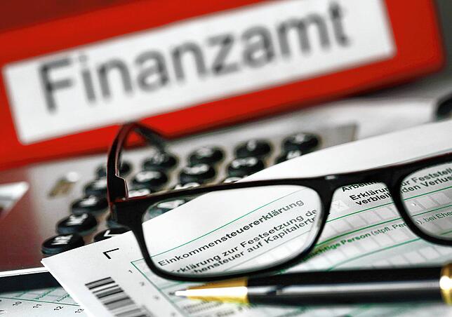 Für die meisten eine lästige Pflicht: Jedes Jahr muss die Steuererklärung zum Finanzamt. Dieses Jahr ist der Stichtag Ende Juli.