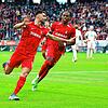 Vincenzo Grifo (l.) freut sich mit Adamu über sein 1:0 gegen Augsburg. Bild: Hahne