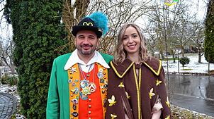 Bienenkönigin Simone I. (Simone Gabele, rechts) repräsentiert die Binker im Saudorfer Teilort Boll. Die Bestätigung für ihre ...