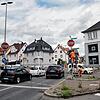 Mitarbeiter der Stadt montieren neue, intelligente Ampeln an der Villinger Straße in Schwenningen. Näschtes Jahr wird die Modernisierung ...