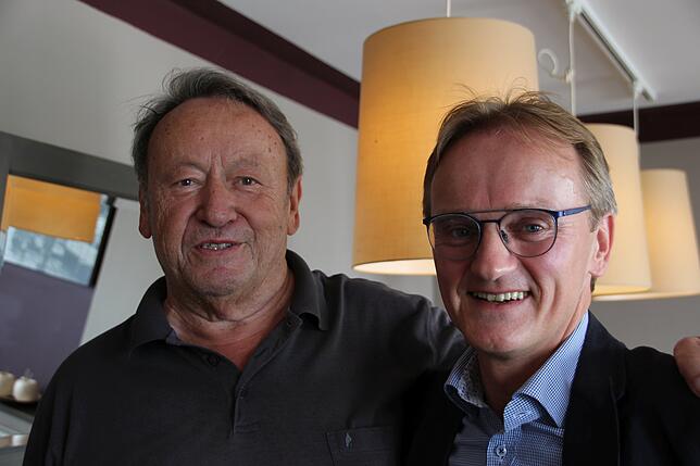 Alfred Eger (links) gehört das Haus, in dem das Restaurant Bella Vista untergebracht ist. Auch er hatte wie Restaurantbetreiber Reinhard ...