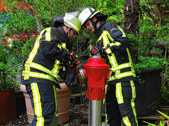 Bild 20: Heiligenberger Feuerwehr übt bei der Hofstetter Mühle