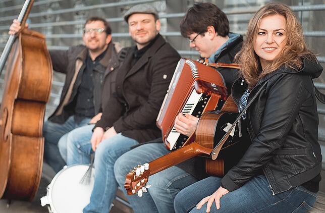 6. Dezember: Konzert mit „Fee Badenius“, Gewinnerin des Liedermacherwettbewerbs um den Bonndorfer Löwen im Jahr 2018. Bild: Hendrik ...