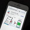 Die deutsche Corona-Warn-App ist seit Dienstag in den App-Stores von Google und Apple verfügbar.