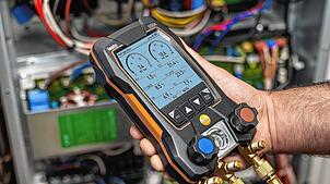 Messgerät für eine Hausheizung. Testo aus Titisee-Neustadt ist einer der großen Lieferanten für Sensortechnik.