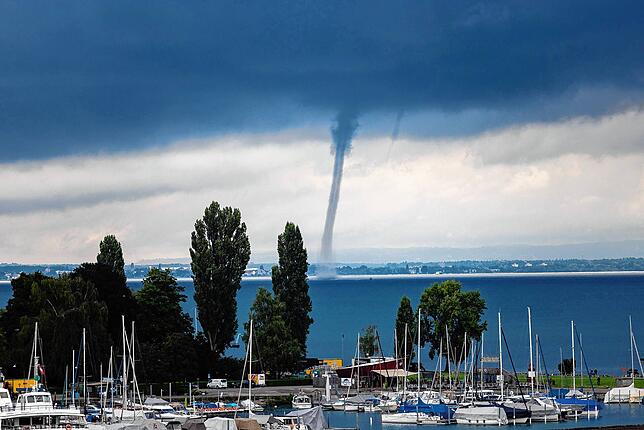 Die Wasserhose (hier von Romanshorn aus fotografiert) war etwa eine Stunde lang zu sehen.