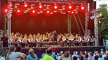 140 Musiker der Blasorchester von Singen und Tuttlingen begeistern das Publikum im restlos ausverkauften Eröffnungskonzert des ...