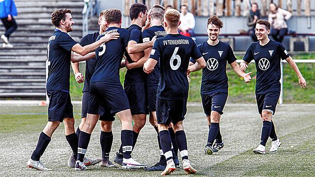 Torfreude beim FV Tennenbronn nach dem 3:0-Erfolg.