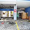 Hier in der Bahnhofsstraße in Dottikon im Kanton Aargau wurde in der Nacht vom 10. auf den 11. Mai 2023 ein Bankautomat der Postfinance ...