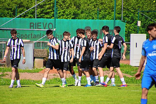 Bild 24: Triumph im SBFV-Pokal für die B-Jugend des FC 08 Villingen: Das sind unsere Bilder!