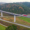 Neben der bestehenden &ndash; hier eine Aufnahme von Novmeber 2022 &ndash; soll eine zweite Brücke über das Gauchachtal entstehen. Das ...
