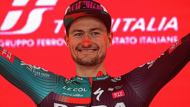 Doppelter Triumph: Der Albbrucker Radprofi Nico Denz hat beim Giro d&lsquo;Italia für sein neues Team Bora-hansgrohe völlig überraschend ...