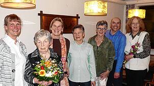 Ehrende und Geehrte (von links): Ulrike Dunand vom Hegau-Bodensee-Turngau mit der aus dem TVB-Vorstand verabschiedeten Gisela Boll und ...