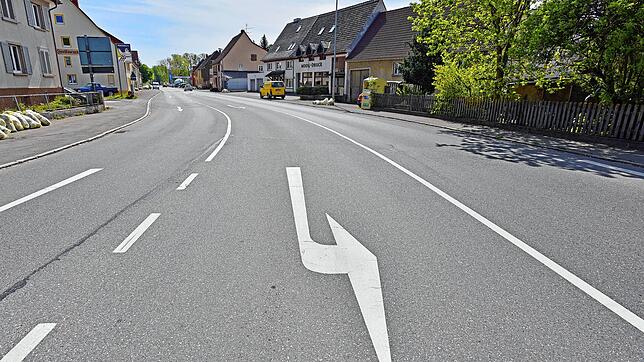 Noch gleich die Schaffhauser Straße zwischen Hausener Straße und Dögginger Straße einer Autobahn. Mit dem Umbau soll die Fahrbahnbreite ...