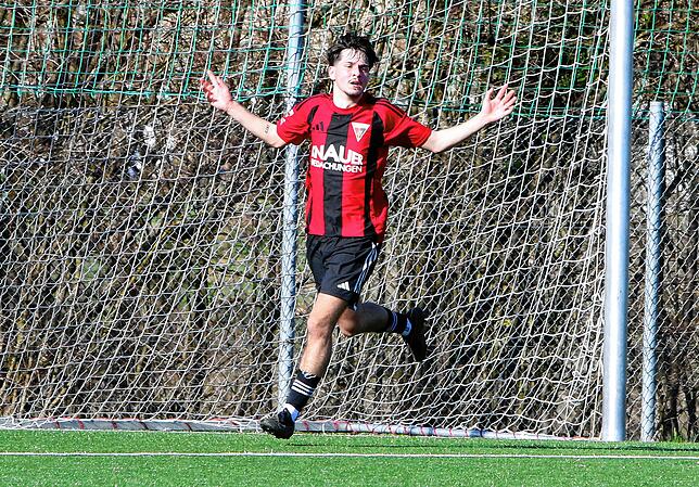 Bild 8: FC Überlingen besiegt SC Konstanz-Wollmatingen. Wir waren mit der Kamera dabei!