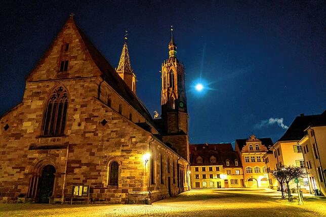 Ostern ist das bedeutsamste Kirchenfest der Katholiken. Villingens Münster darf sich zu den Feiertagen auf eine prächtige Vollmondnacht ...